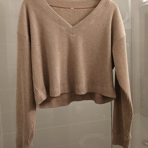 ALO Yoga Muse V-Neck Pullover Heather Gravel - Picture 6 of 14